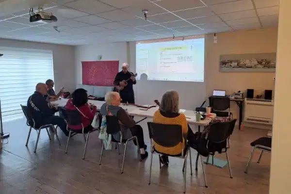 Atelier de ukulélé en cours dans notre salle à Lattes, près de Montpellier